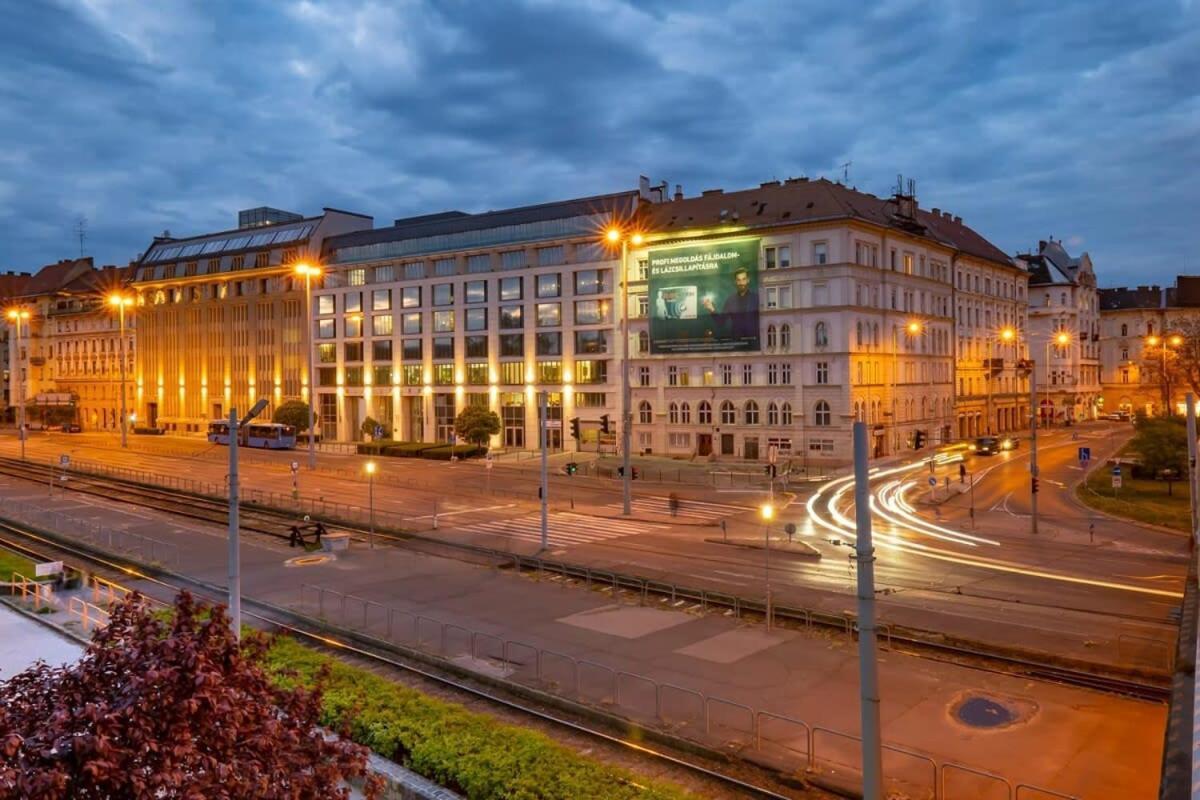 Chic Central Flat With River View, Budapest